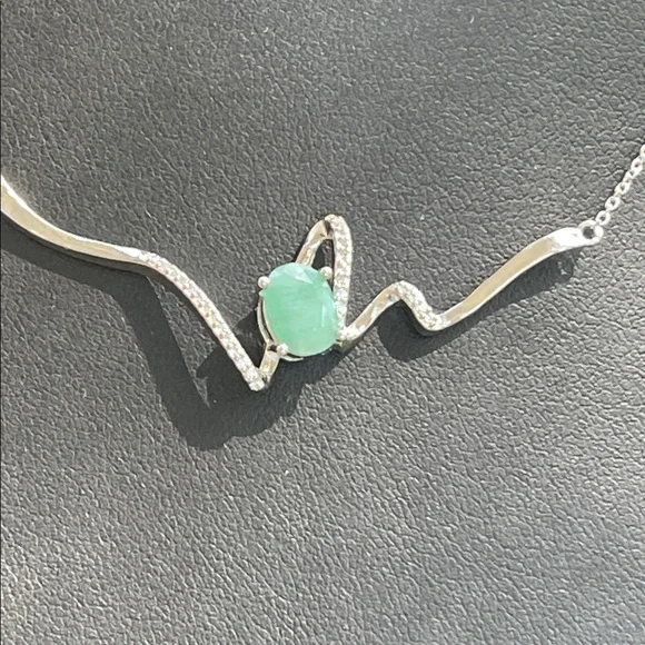 NWT Elegant Heartbeat 925 Silver Necklace with Natural Green Emerald Gemstone - Picture 6 of 11